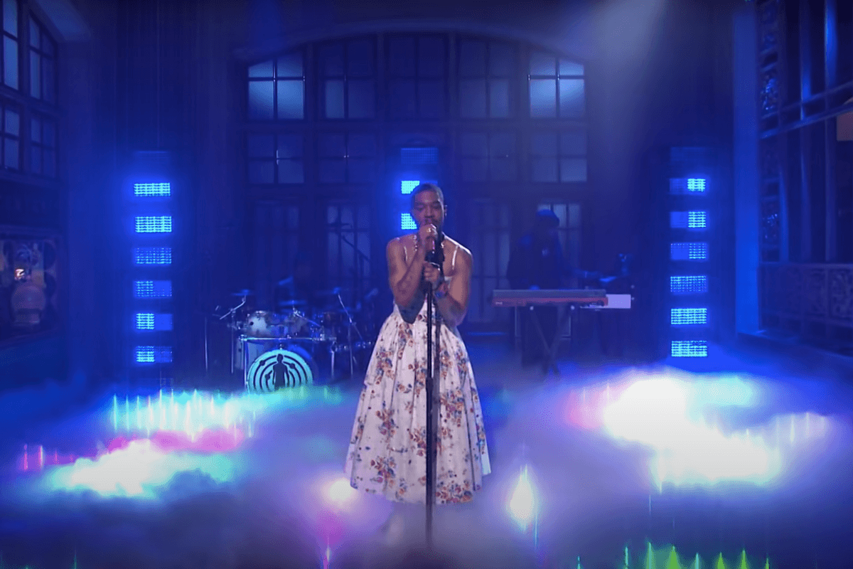Kid Cudi Pays Tribute to Kurt Cobain with 'SNL' Dress - PAPER Magazine Kid Cudi Pays Tribute to Kurt Cobain with 'SNL' Dress - PAPER Magazine