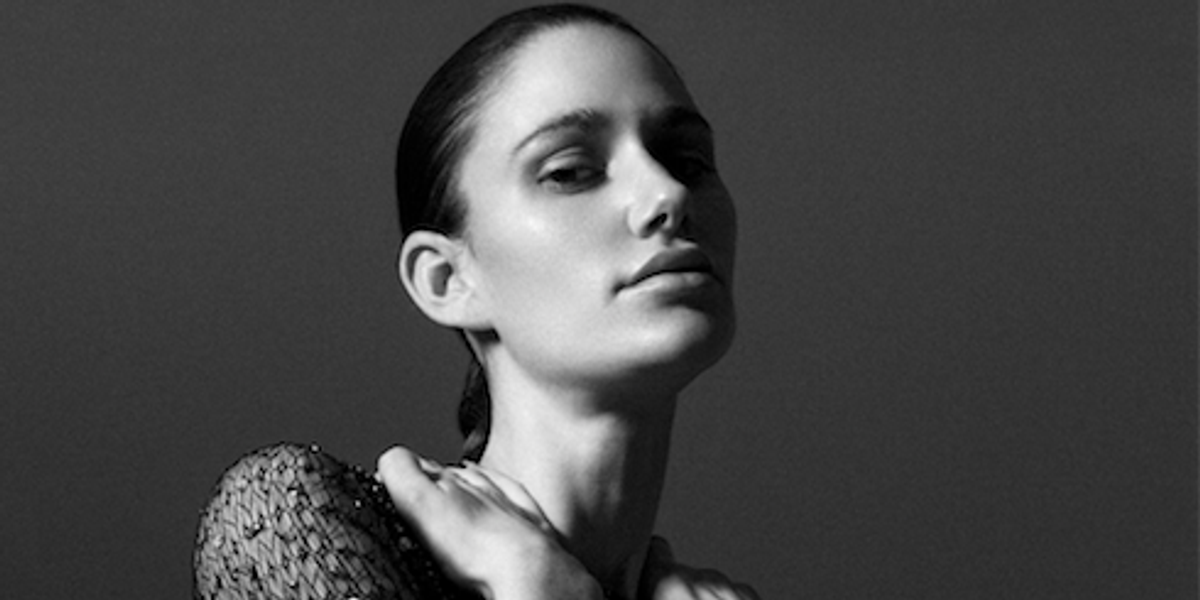 PREMIERE: Niia Gets Personal On Her Stripped Down Version of “Hurt You First”