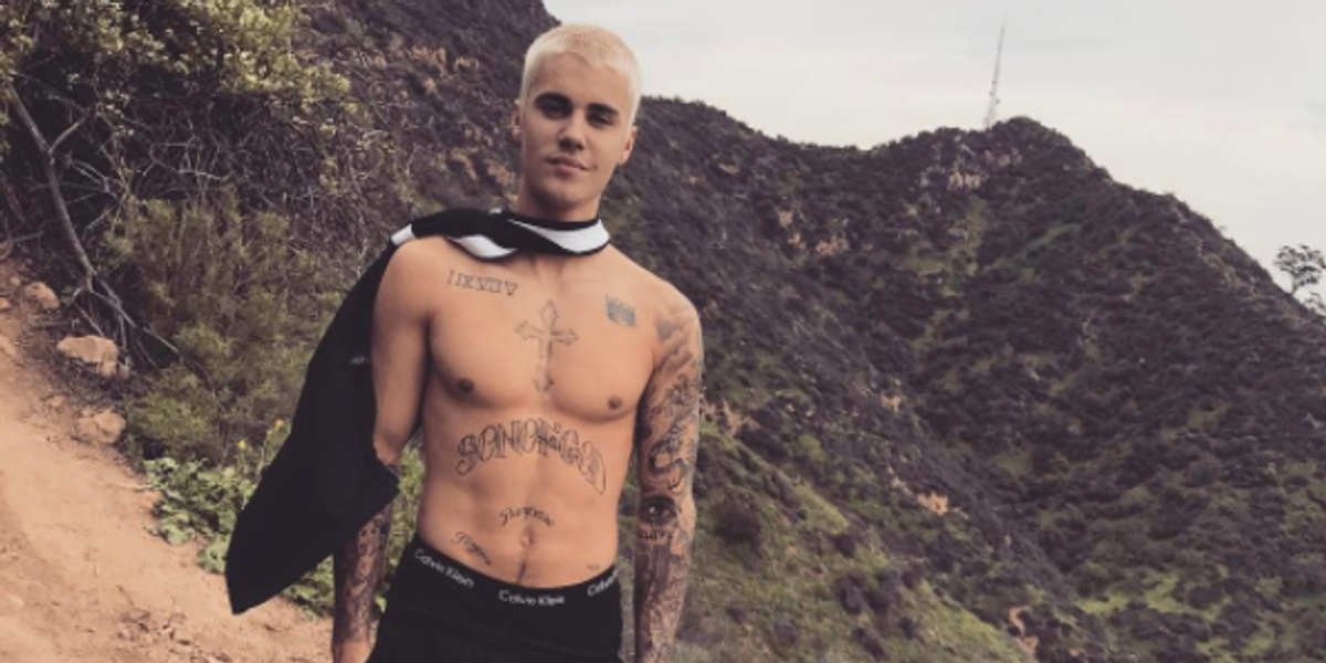 Watch a Shirtless Justin Bieber Pillow Fighting